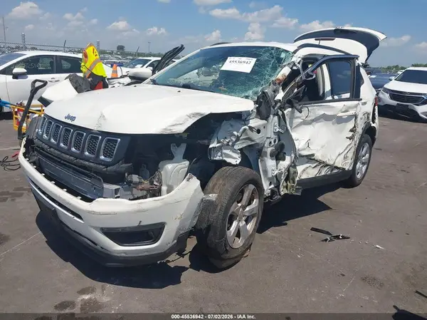3C4NJCBB9JT462242 2018 JEEP COMPASS - Image 2