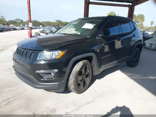 3C4NJCBB9JT465898 2018 JEEP COMPASS - Image 2