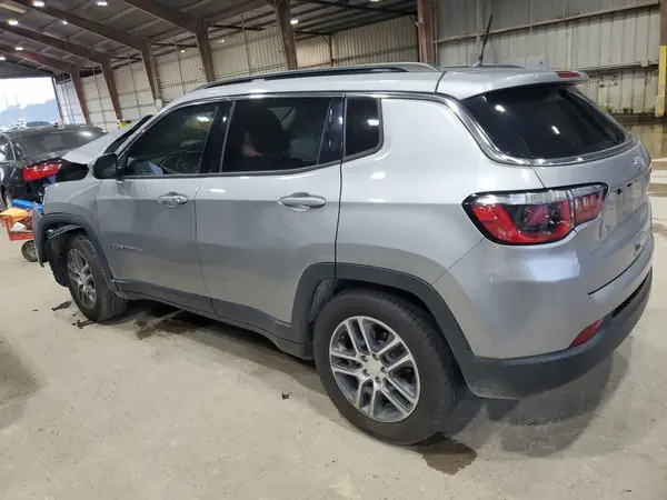 3C4NJCBB9JT469028 2018 JEEP COMPASS - Image 2