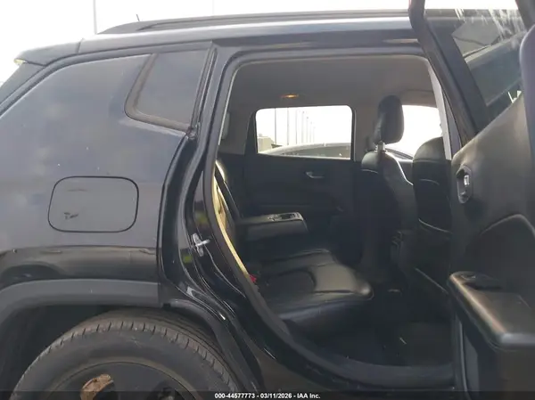 3C4NJCBB9JT487089 2018 JEEP COMPASS - Image 8