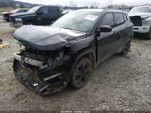 3C4NJCBB9JT501962 2018 JEEP COMPASS - Image 2