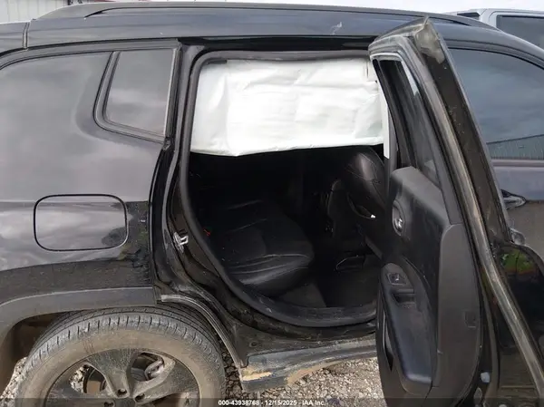 3C4NJCBB9JT501962 2018 JEEP COMPASS - Image 8