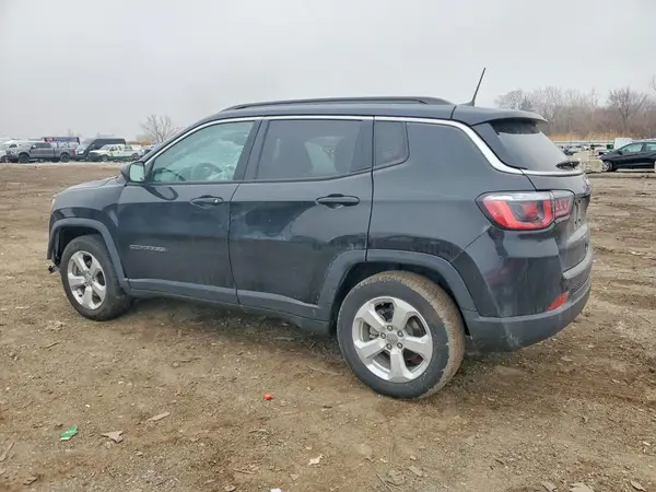 3C4NJCBB9JT502495 2018 JEEP COMPASS - Image 2