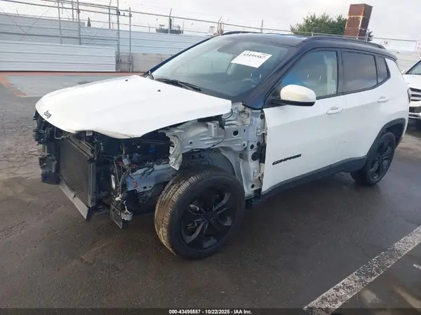 3C4NJCBB9JT503128 2018 JEEP COMPASS - Image 2