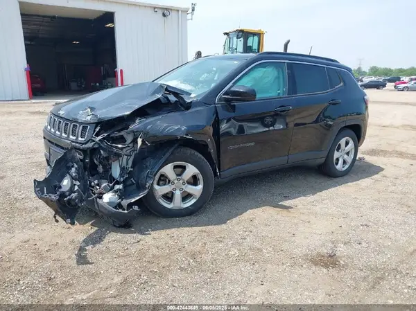 3C4NJCBB9JT503310 2018 JEEP COMPASS - Image 2