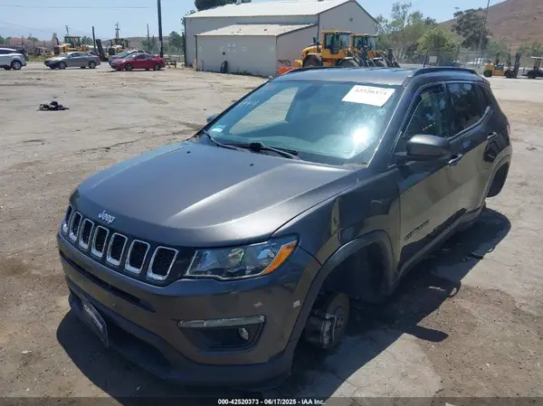 3C4NJCBB9LT169802 2020 JEEP COMPASS - Image 2