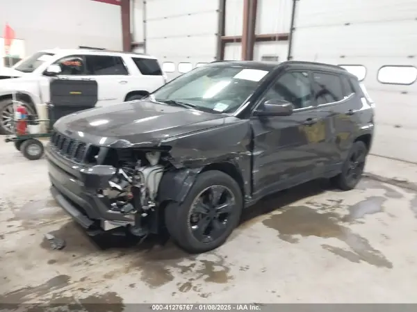 3C4NJCBB9LT257460 2020 JEEP COMPASS - Image 2