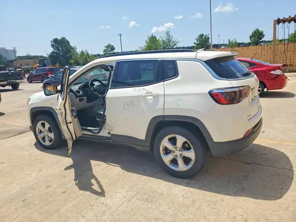 3C4NJCBB9MT552964 2021 JEEP COMPASS - Image 2