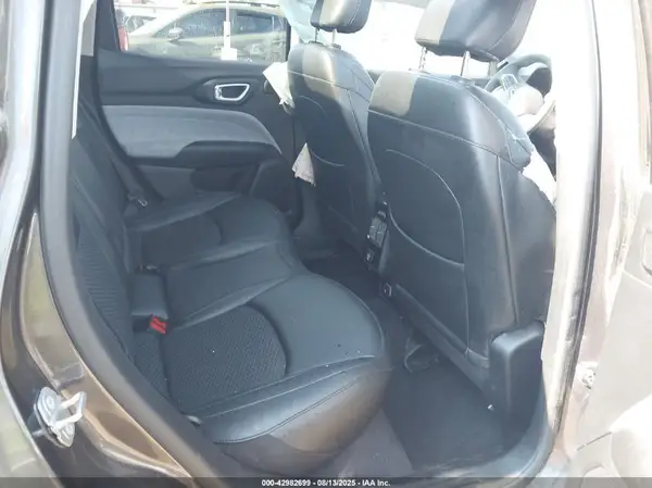 3C4NJCBB9NT119050 2022 JEEP COMPASS - Image 8