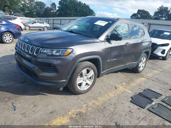 3C4NJCBB9NT138018 2022 JEEP COMPASS - Image 2