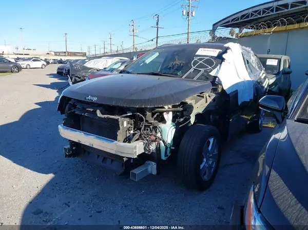 3C4NJCBB9NT139685 2022 JEEP COMPASS - Image 2