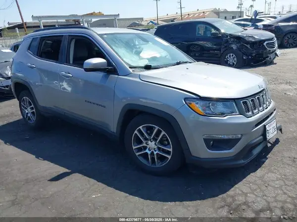 3C4NJCBBXJT102753 2018 JEEP COMPASS - Image 1