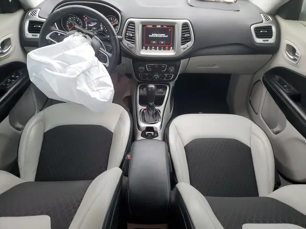 3C4NJCBBXJT105930 2018 JEEP COMPASS - Image 8