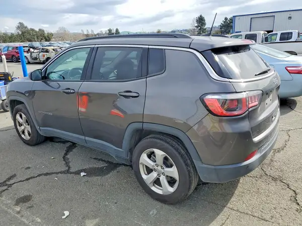 3C4NJCBBXJT123604 2018 JEEP COMPASS - Image 2