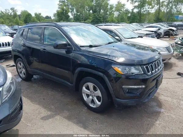 3C4NJCBBXJT124588 2018 JEEP COMPASS - Image 1