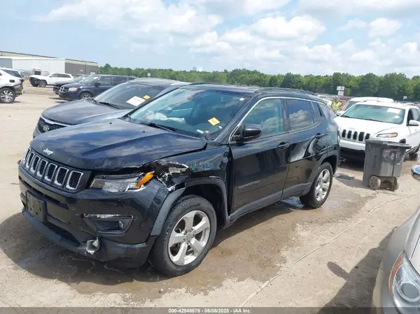 3C4NJCBBXJT124588 2018 JEEP COMPASS - Image 2