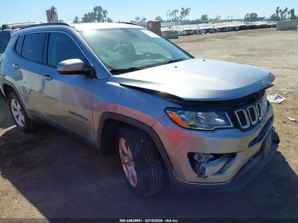 3C4NJCBBXJT165318 2018 JEEP COMPASS - Image 1
