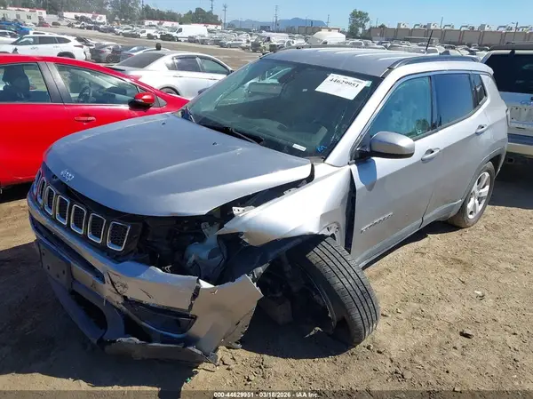 3C4NJCBBXJT165318 2018 JEEP COMPASS - Image 2