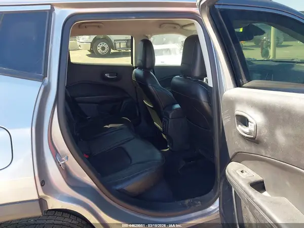 3C4NJCBBXJT165318 2018 JEEP COMPASS - Image 8