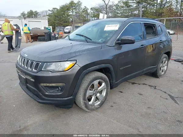 3C4NJCBBXJT165352 2018 JEEP COMPASS - Image 2