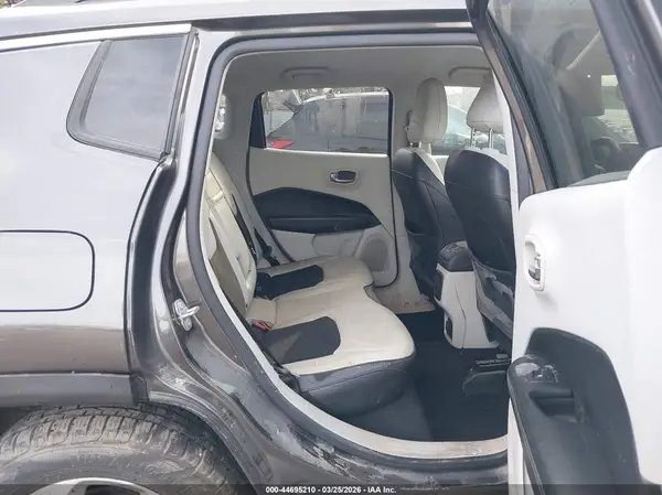 3C4NJCBBXJT165352 2018 JEEP COMPASS - Image 8