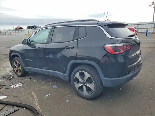 3C4NJCBBXJT182698 2018 JEEP COMPASS - Image 2