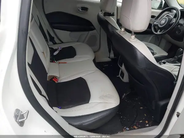 3C4NJCBBXJT186766 2018 JEEP COMPASS - Image 8