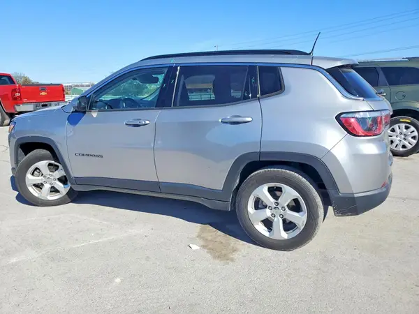 3C4NJCBBXJT193829 2018 JEEP COMPASS - Image 2