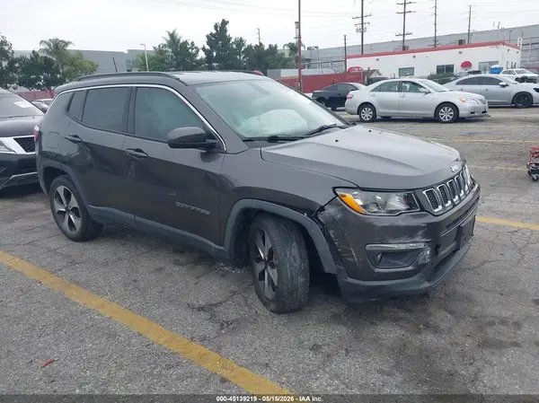 3C4NJCBBXJT194107 2018 JEEP COMPASS - Image 1