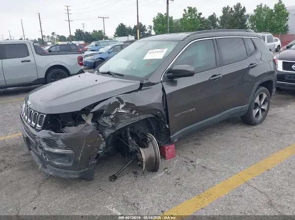 3C4NJCBBXJT194107 2018 JEEP COMPASS - Image 2