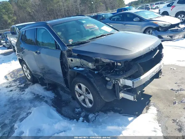 3C4NJCBBXJT204327 2018 JEEP COMPASS - Image 1