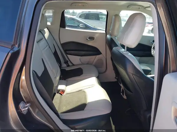 3C4NJCBBXJT204327 2018 JEEP COMPASS - Image 8