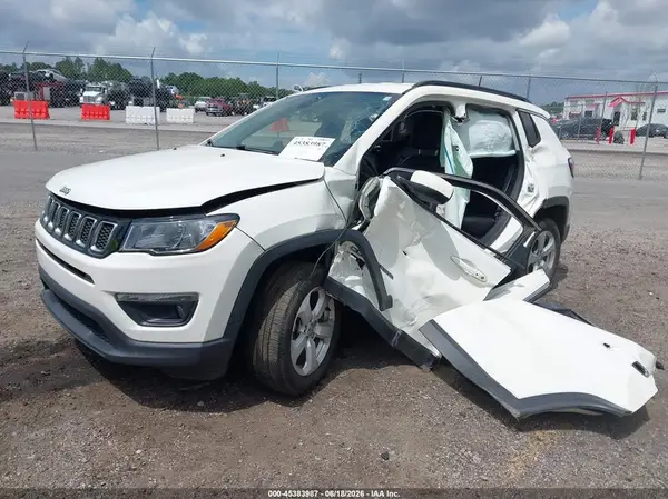 3C4NJCBBXJT226229 2018 JEEP COMPASS - Image 2