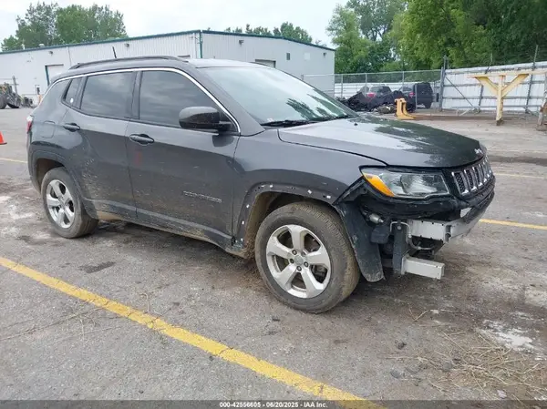 3C4NJCBBXJT227168 2018 JEEP COMPASS - Image 1