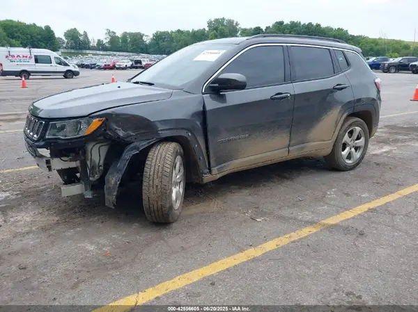 3C4NJCBBXJT227168 2018 JEEP COMPASS - Image 2