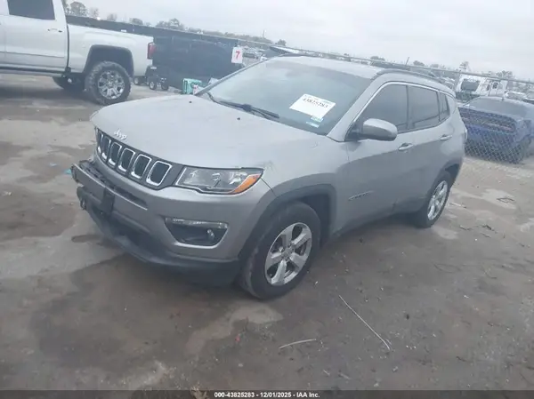 3C4NJCBBXJT233567 2018 JEEP COMPASS - Image 2
