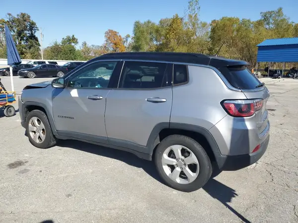 3C4NJCBBXJT257027 2018 JEEP COMPASS - Image 2