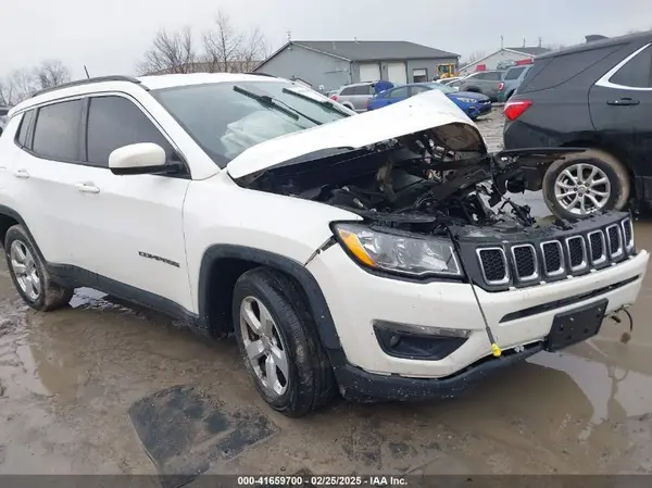 3C4NJCBBXJT309014 2018 JEEP COMPASS - Image 1