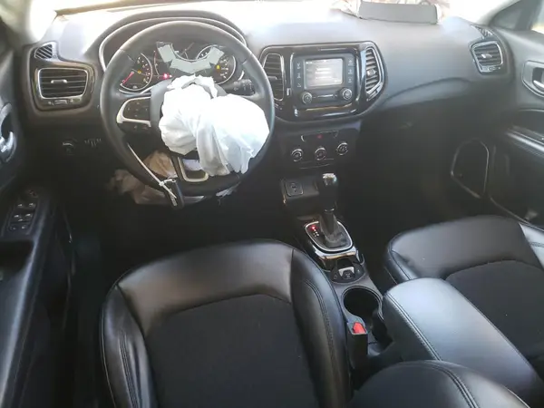 3C4NJCBBXJT327187 2018 JEEP COMPASS - Image 8