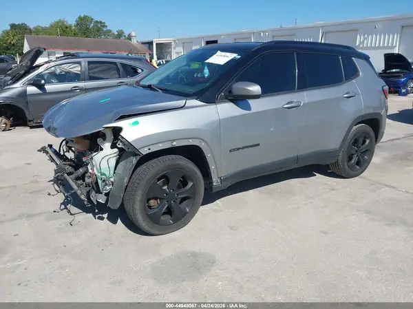 3C4NJCBBXJT408318 2018 JEEP COMPASS - Image 2