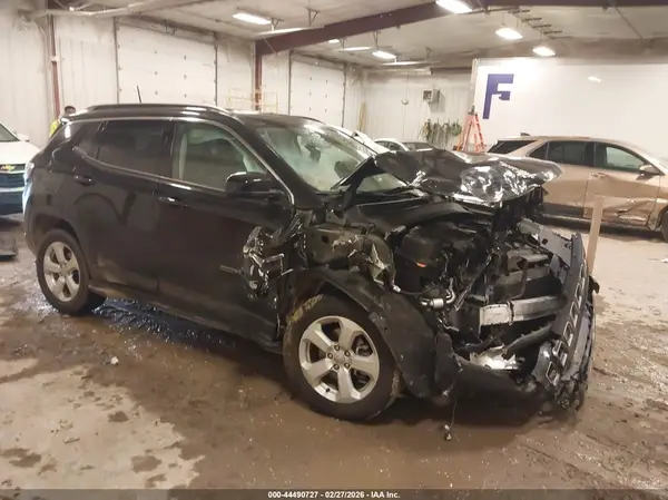 3C4NJCBBXJT411395 2018 JEEP COMPASS - Image 1
