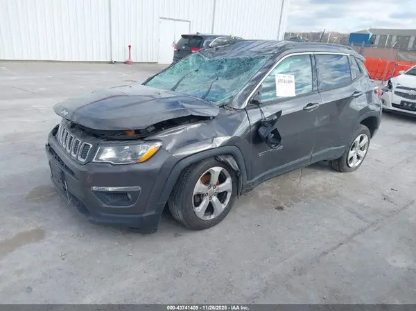 3C4NJCBBXJT502148 2018 JEEP COMPASS - Image 2