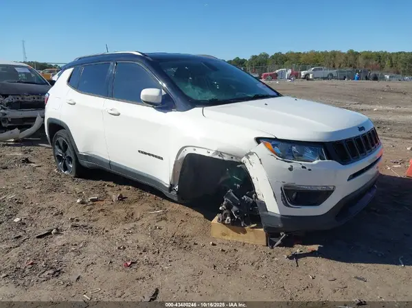 3C4NJCBBXKT677386 2019 JEEP COMPASS - Image 1