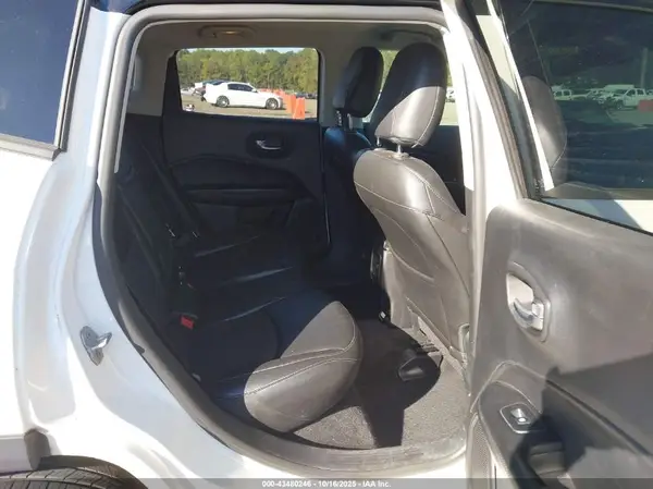 3C4NJCBBXKT677386 2019 JEEP COMPASS - Image 8