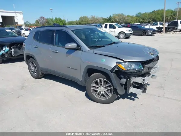 3C4NJCBBXKT685875 2019 JEEP COMPASS - Image 1