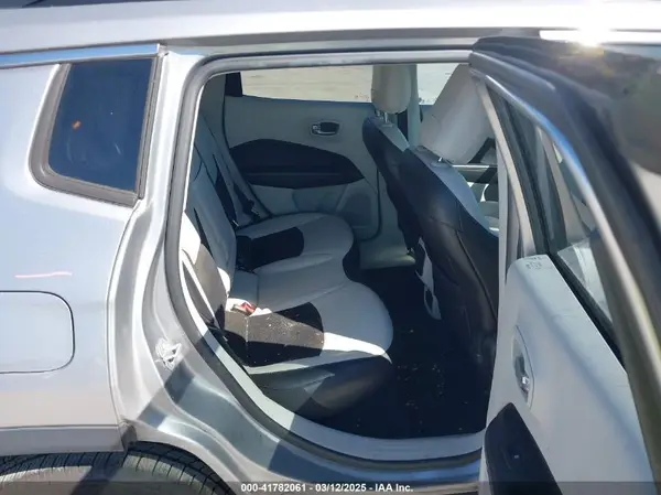 3C4NJCBBXKT685875 2019 JEEP COMPASS - Image 8