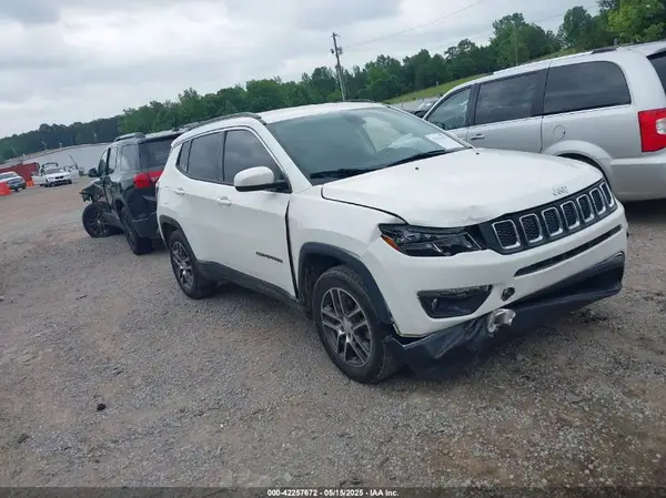 3C4NJCBBXKT699338 2019 JEEP COMPASS - Image 1