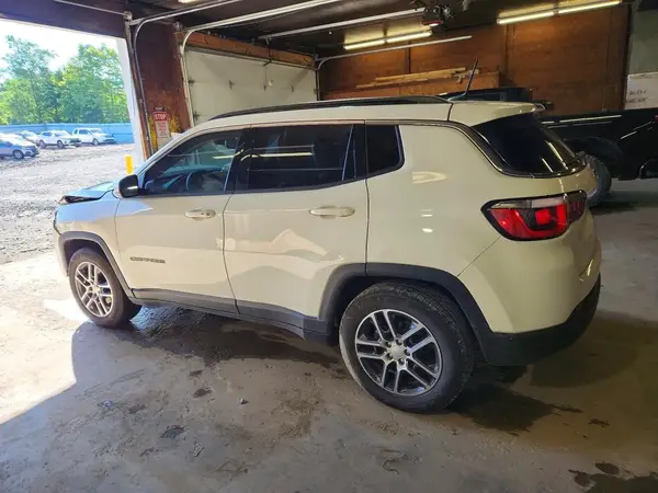3C4NJCBBXKT819624 2019 JEEP COMPASS - Image 2