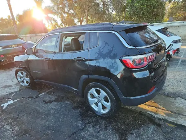 3C4NJCBBXKT855376 2019 JEEP COMPASS - Image 2