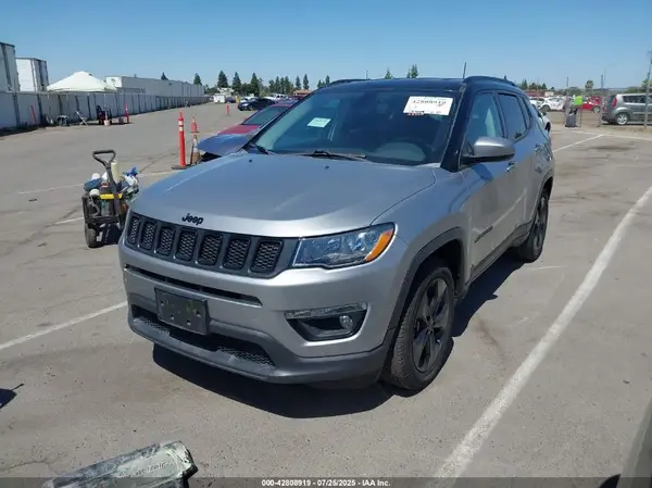 3C4NJCBBXLT256785 2020 JEEP COMPASS - Image 2